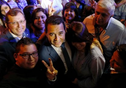 El candidato presidencial Jimmy Morales, en su casa de campaña.