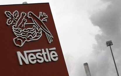 Logotipo de Nesté en la fábrica en Orbe.