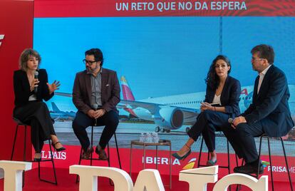 Teresa Parejo, directora de sustentabilidad IBERIA, 
Raúl Manuel Mejía, director general del Instituto para el Fortalecimiento del Estado de Derecho,
Gabriela Niño, Asesora de financiamiento climático en la Alianza Mexicana- Alemana de Cambio Climático
de la GIZ México y Federico Rivas, subdirector de EL PAÍS América.