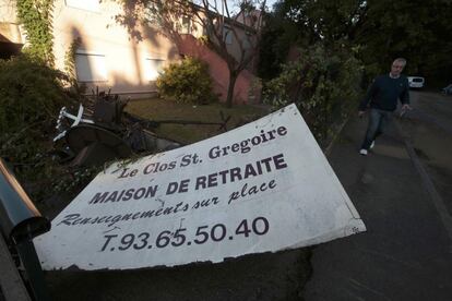 Entrada a la residència d'avis on han mort ofegades tres persones.