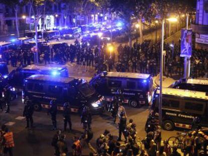 Vista de la “cápsula” que los Mossos organizaron el sábado en la Gran Via de Barcelona.