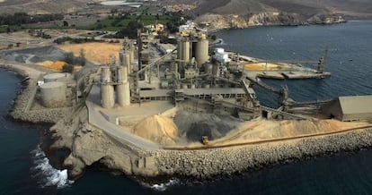 Fábrica de cemento en Arguineguín, Mogán (Gran Canaria).