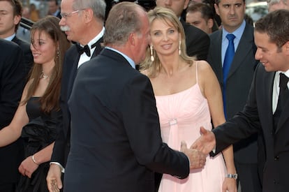 El entonces rey Juan Carlos I y Corinna Larsen asisten a los Premios Laureus del Deporte el 22 de mayo de 2006 en Barcelona.