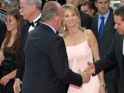 El entonces rey Juan Carlos I y Corinna Larsen asisten a los Premios Laureus del Deporte el 22 de mayo de 2006 en Barcelona.
