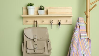 Ahorra tiempo a la hora de buscar las llaves de casa y tus complementos, añadiendo un toque decorativo a la pared. GETTY IMAGES.