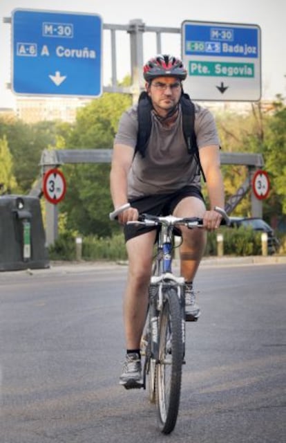 Jorge tiene ahora que ir desde Carabanchel a Tres Cantos en bicicleta.