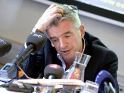 El presidente de la aerolínea de bajo coste irlandesa Ryanair, Michael O'Leary, da una rueda de prensa en un hotel de Estocolmo (Suecia). EFE/Archivo