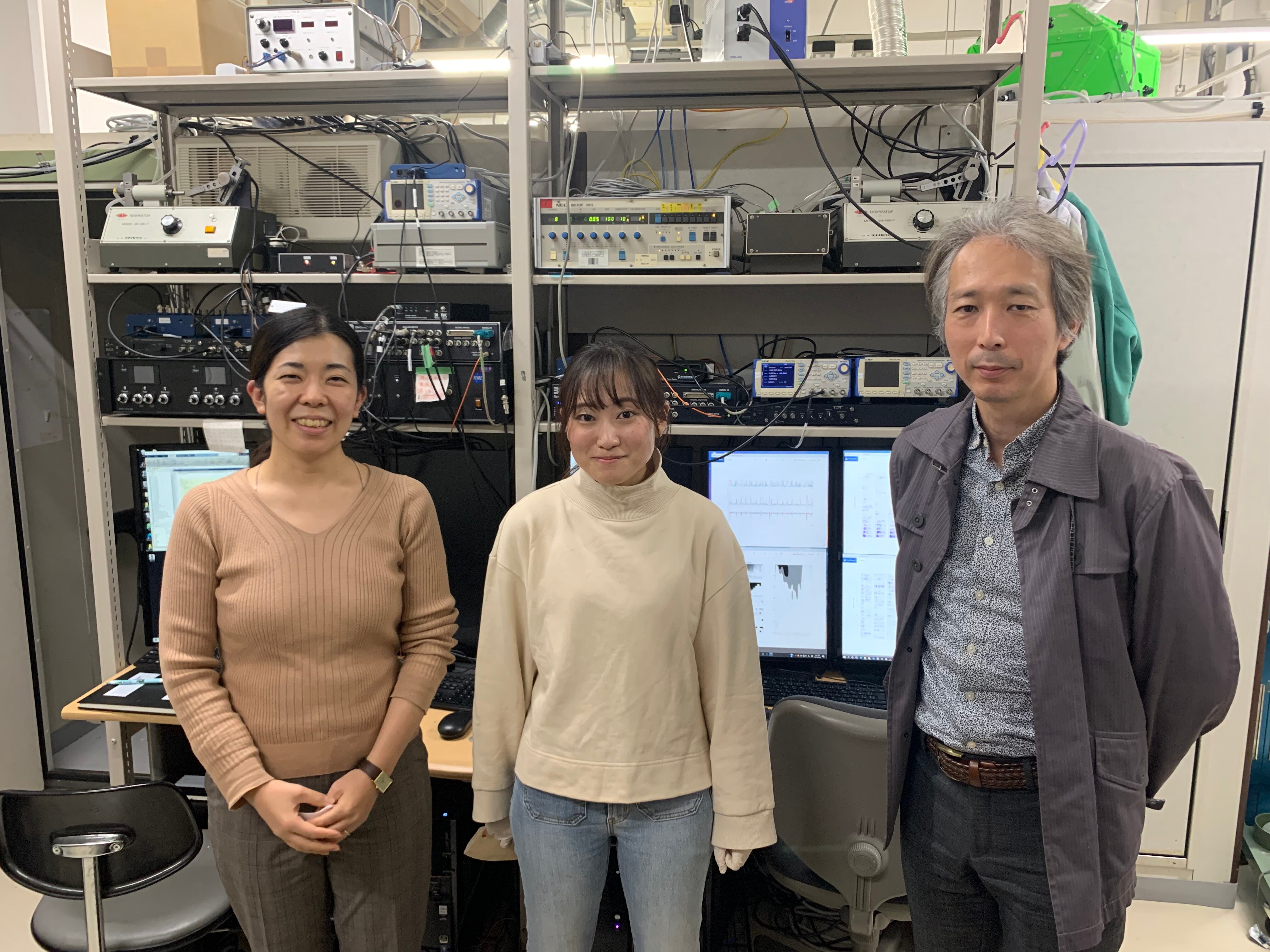 Parte del equipo de Hirozaku Takahashi en el laboratorio de la Universidad de Tokio en Japón.