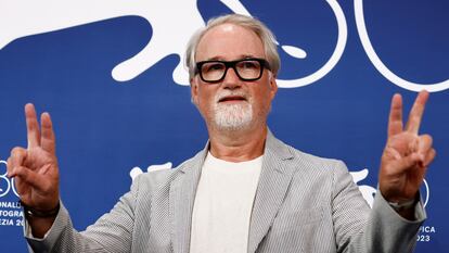 El director David Fincher posa en el festival de Venecia por el estreno de 'El asesino', el 3 de septiembre de 2023.