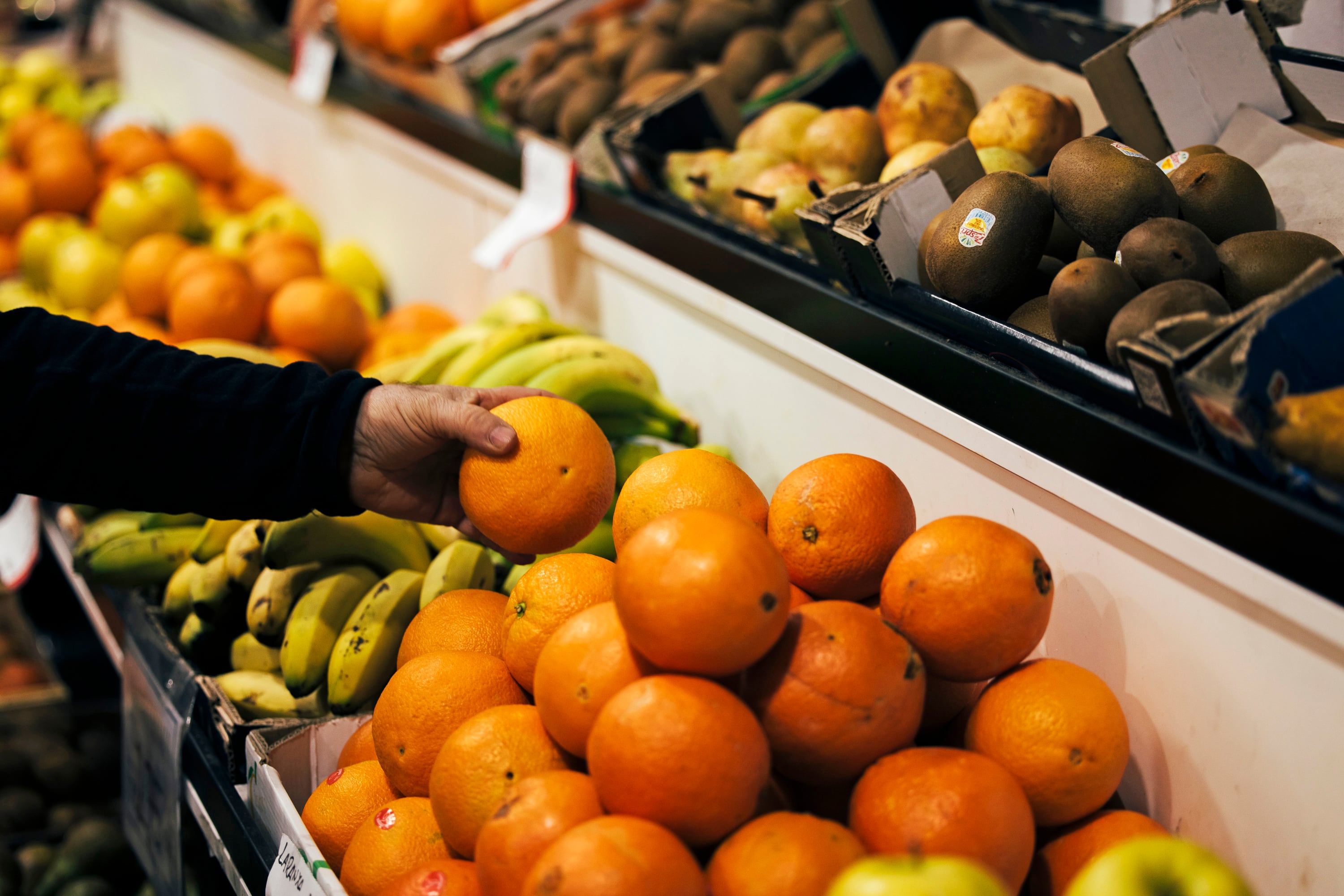 Una tienda de alimentación en Santiago de Compostela, este jueves. 