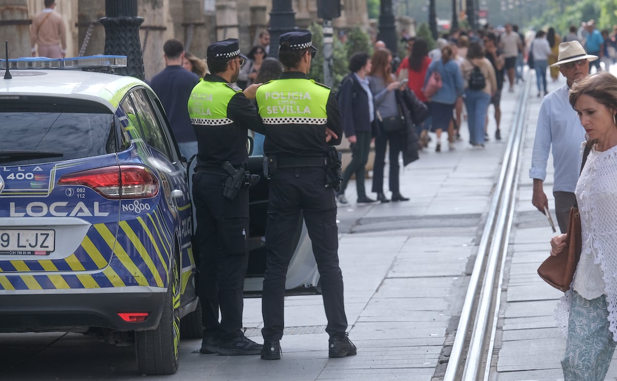 Detenido un hombre en Sevilla tras herir a tres policías locales