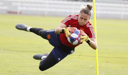 Sandra Paños, en el último entrenamiento previo al partido contra Estados Unidos. 