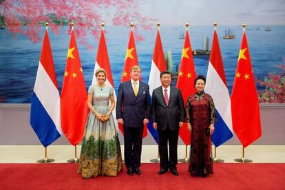 Los Reyes de Holanda con el presidente de China y su mujer en la cena de gala.