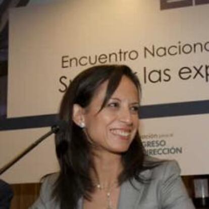 La ministra de Vivienda, Beatriz Corredor, y el presidente de la Confederación Nacional de la Construcción (CNC), Juan Lazcano, durante el Encuentro nacional del sector de la construcción