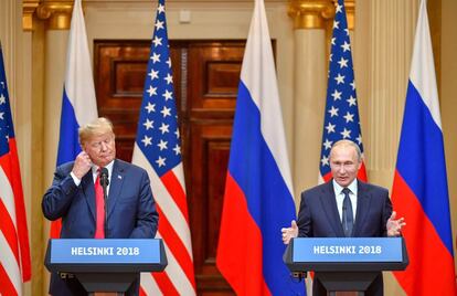 Donald Trump y Vladimir Putin ofrecen una rueda de prensa tras la reunión bilateral entre ambos países. 