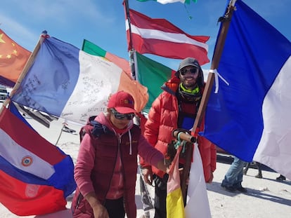 Tessier concluyó el lunes 23 de julio una caminata de 140 kilómetros por el gran salar que había iniciado seis días antes. La singularidad del paisaje han convertido este paraje en escenario natural de películas como ‘Star Wars VIII: Los últimos Jedi’.