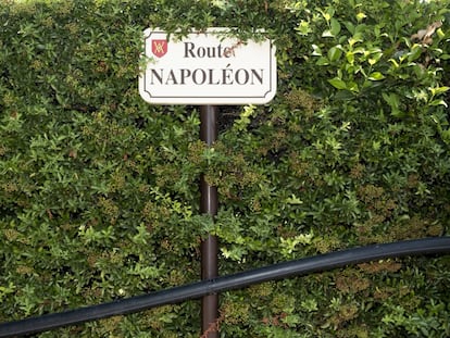 Cartel indicativo de la ruta de Napoleón, en el pueblo de Volone (Francia).