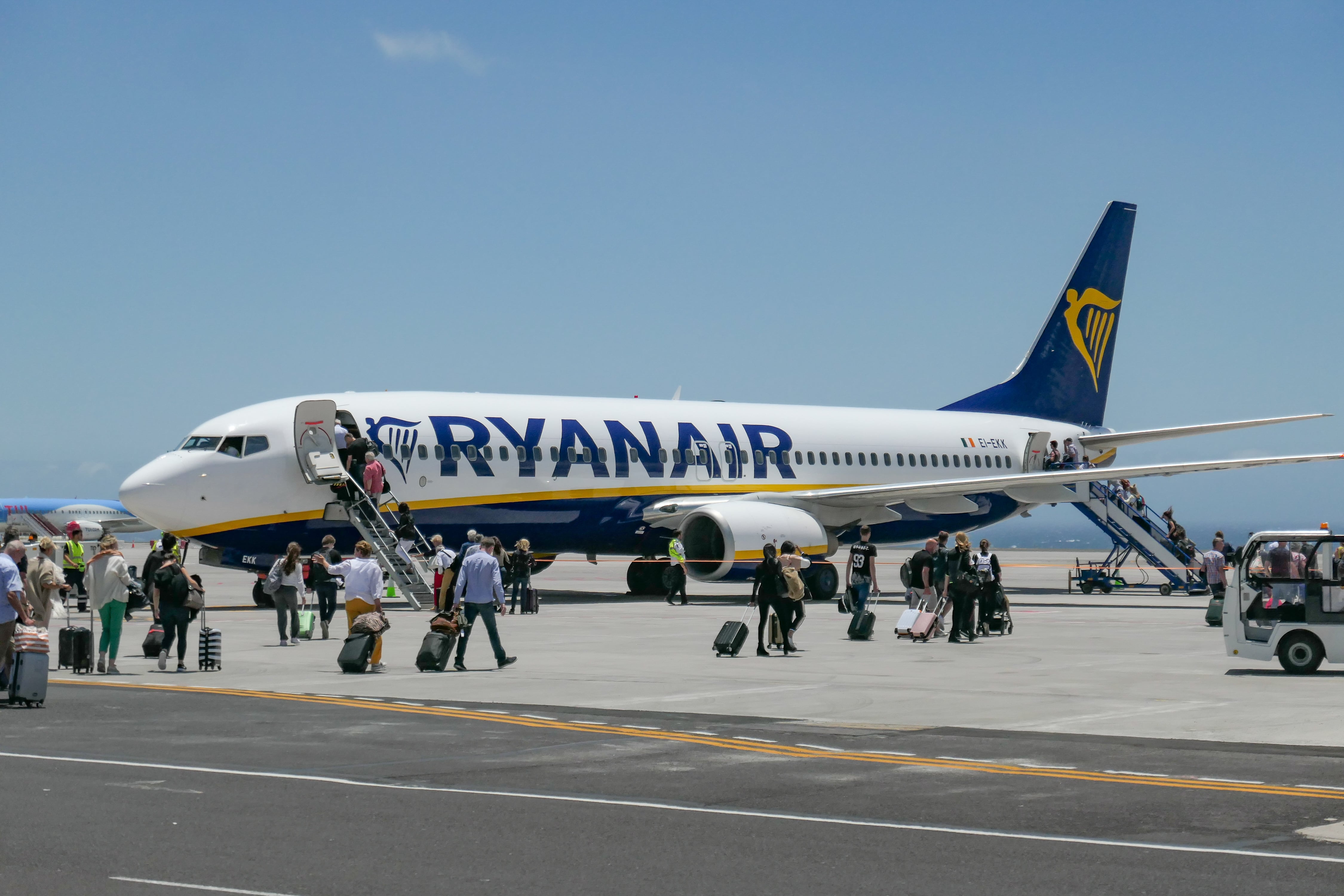 Ryanair se hunde un 17% en Bolsa tras reducir un 46% sus beneficios y prevé tarifas más baratas 