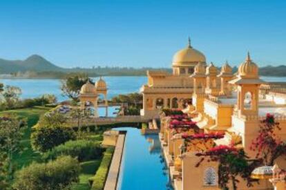 Piscinas del palacio Udaivilas, en Udaipur (India).