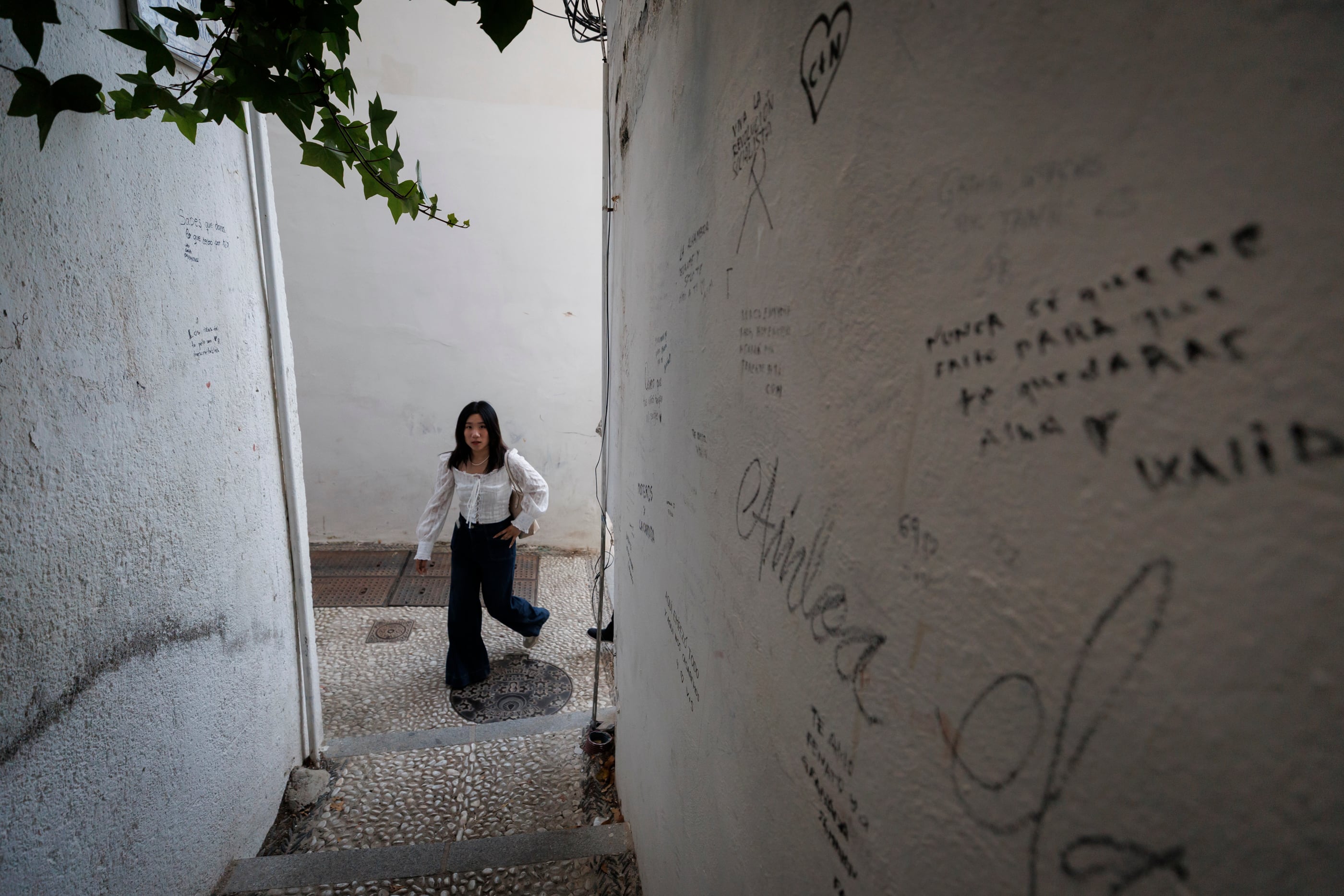 Los vecinos del Albaicín declaran la guerra a los grafiteros
