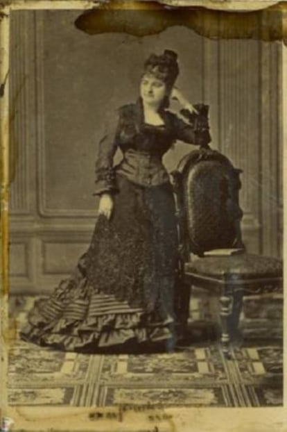 Emilia Pardo Bazán, fotografiada en Madrid por el estudio E. Otero.