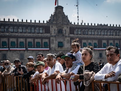 Autoridades y ciudadanos en el simulacro nacional, en Ciudad de México.