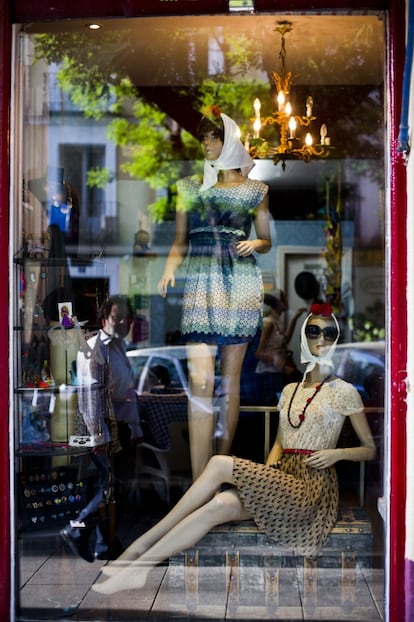 Escaparate de una tienda de moda de Lavapiés.