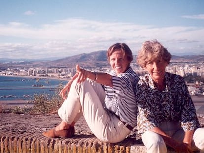 Isabel &Aacute;lvarez de Toledo y Liliane Dahlmann, en Gibraltar.