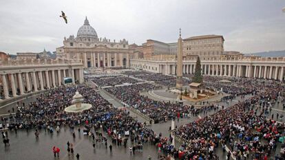 La Plaza de San Pedro del Vaticano.