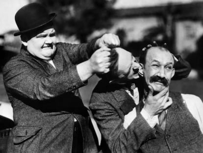 Stan Laurel y Oliver Hardy, en 'Ojo por ojo'.