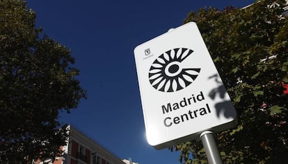 Poste que anuncia el comienzo de Madrid Central.