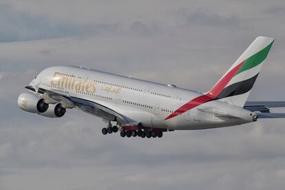 Un avión de largo recorrido llegando al aeropuerto de El Prat.