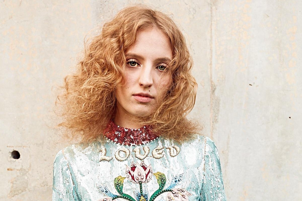 Petra Collins, la fotógrafa que inspiró la estética de ‘Euphoria’ y ha retratado las nuevas eras de Rosalía y Olivia Rodrigo