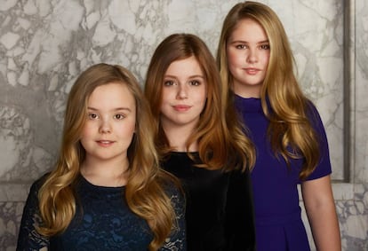 Las tres hijas de los reyes de Holanda. De izquierda a derecha, Ariane, de 11 años, Alexia, 12, y Amalia, de 14 años, la heredera de la corona.