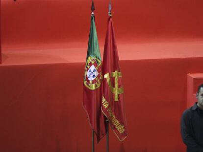 Las banderas del Portugal y del PCP durante el congreso celebrado recientemente en Almada, al sur de Lisboa.