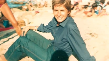 Mónica Briones en la playa de Horcón, en el verano de 1984. Imagen donada por Sandra Zúñiga