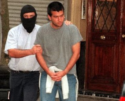 Rubén Nieto, presunto dirigente de Ekin, en el momento de su detención en la Operación Lobo Negro.