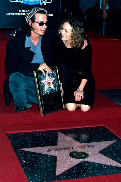 En 1999 Johnny destapaba su estrella en el Paseo de la Fama de Hollywood y Vanessa ya le acompañaba.