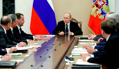 Vladímir Putin, reunit amb el consell de seguretat rus el 30 de març del 2018.