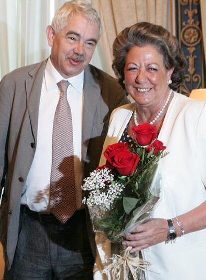 Pasqual Maragall, ayer, con Rita Barberá.