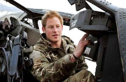 El príncipe Harry, en un helicóptero Apache, el pasado diciembre.
