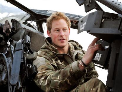 El príncipe Harry, en un helicóptero Apache, el pasado diciembre.