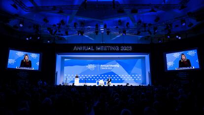 Ucraina da un discurso durante Foro Económico Mundial de 2023 en Davos, Suecia, hoy lunes.