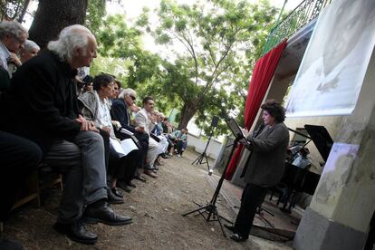 La actriz Charo López, en el homenaje a García Lorca en la casa de Vicente Aleixandre, en Madrid.