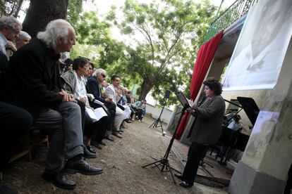 La actriz Charo L&oacute;pez, en el homenaje a Garc&iacute;a Lorca en la casa de Vicente Aleixandre, en Madrid.