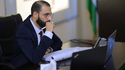 Qasem Budair defendió su tesis sobre la resolución de disputas comerciales en Oriente Medio y su relación con la ley islámica, imágenes cedidas.