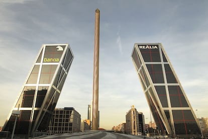 Las madrileñas Torres de Puerta Europa, también conocidas como Torres Kio, en una imagen de 2011.