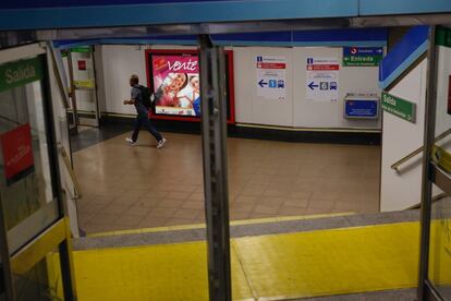 Interior de la estación de metro de Sierra de Guadalupe.