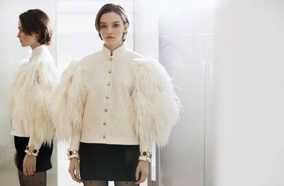 Reinterpretación de la mítica chaqueta de Chanel. “Se puede hablar de los mismos códigos durante años y conseguir que sigan siendo exitosos”, asegura Bruno Pavlovsky.