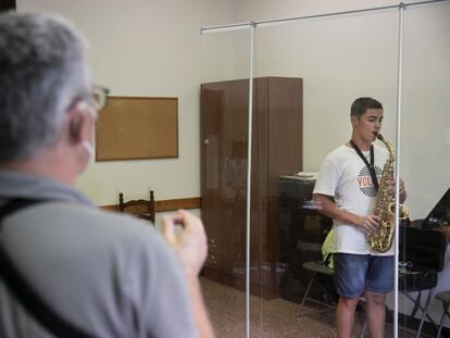 Clase de saxo el primer día de curso del Conservatorio Municipal de Barcelona.